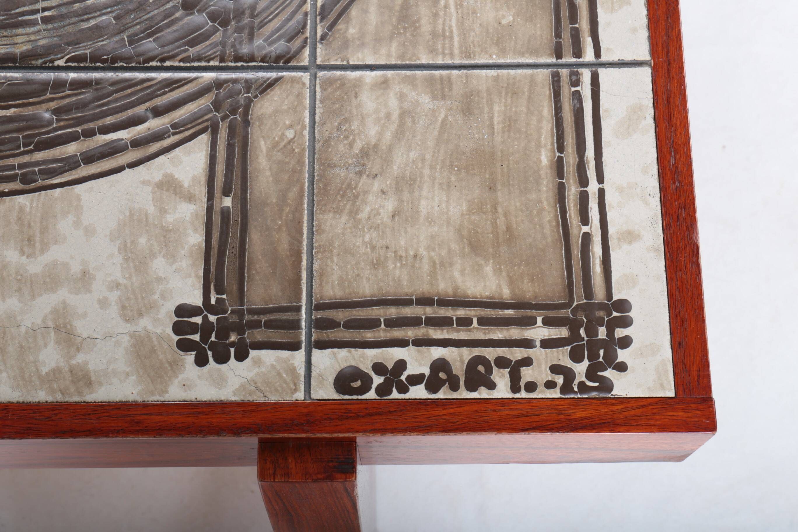 Table basse danoise en palissandre et céramique signée "Ox Art"