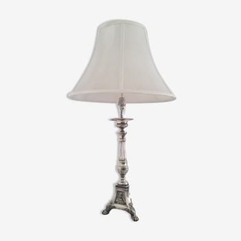 Lampe en métal argenté, ancien cierge XIXe électrifié remis à neuf.