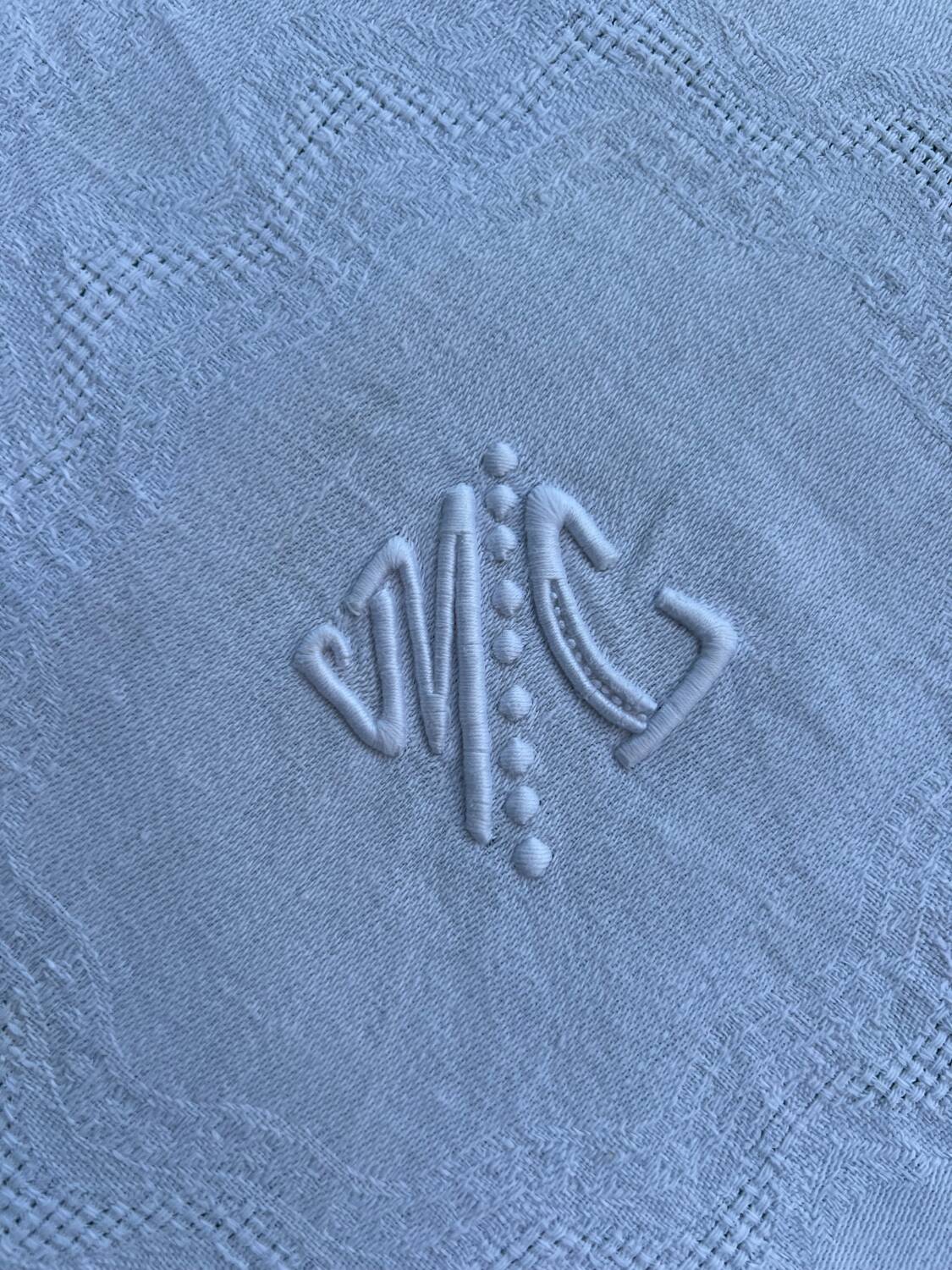 Lot 11 serviettes brodées