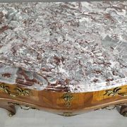 Commode galbé Louis XV