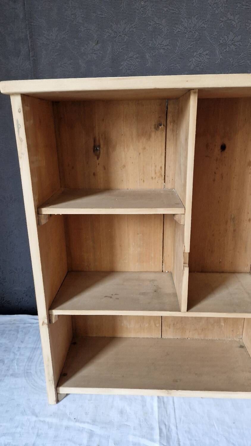 Small locker cabinet
