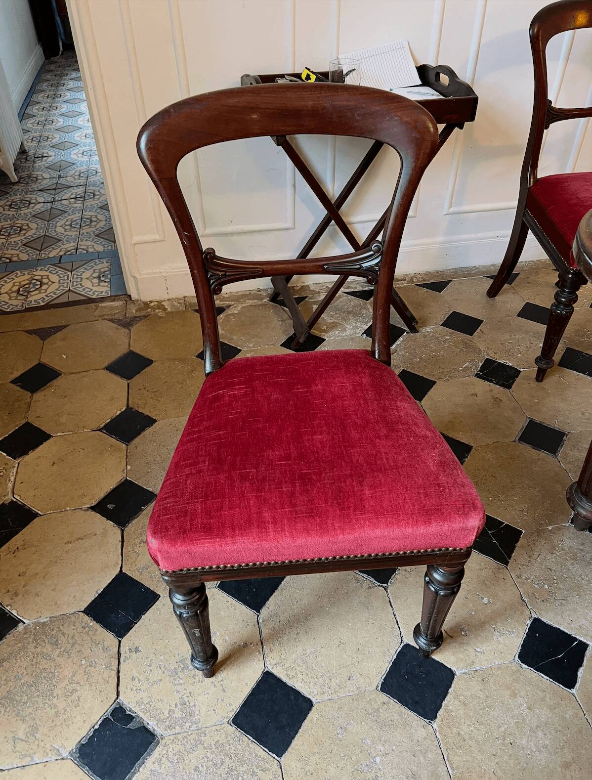 19th century mahogany dining room - Extendable table + Louis-Philippe chairs