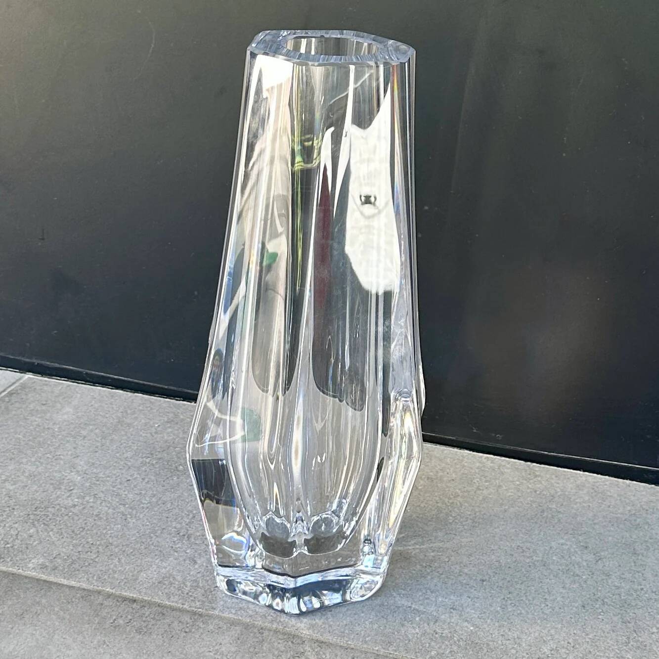 Hexagonal crystal vase by Daum France – 35 cm – Made in France