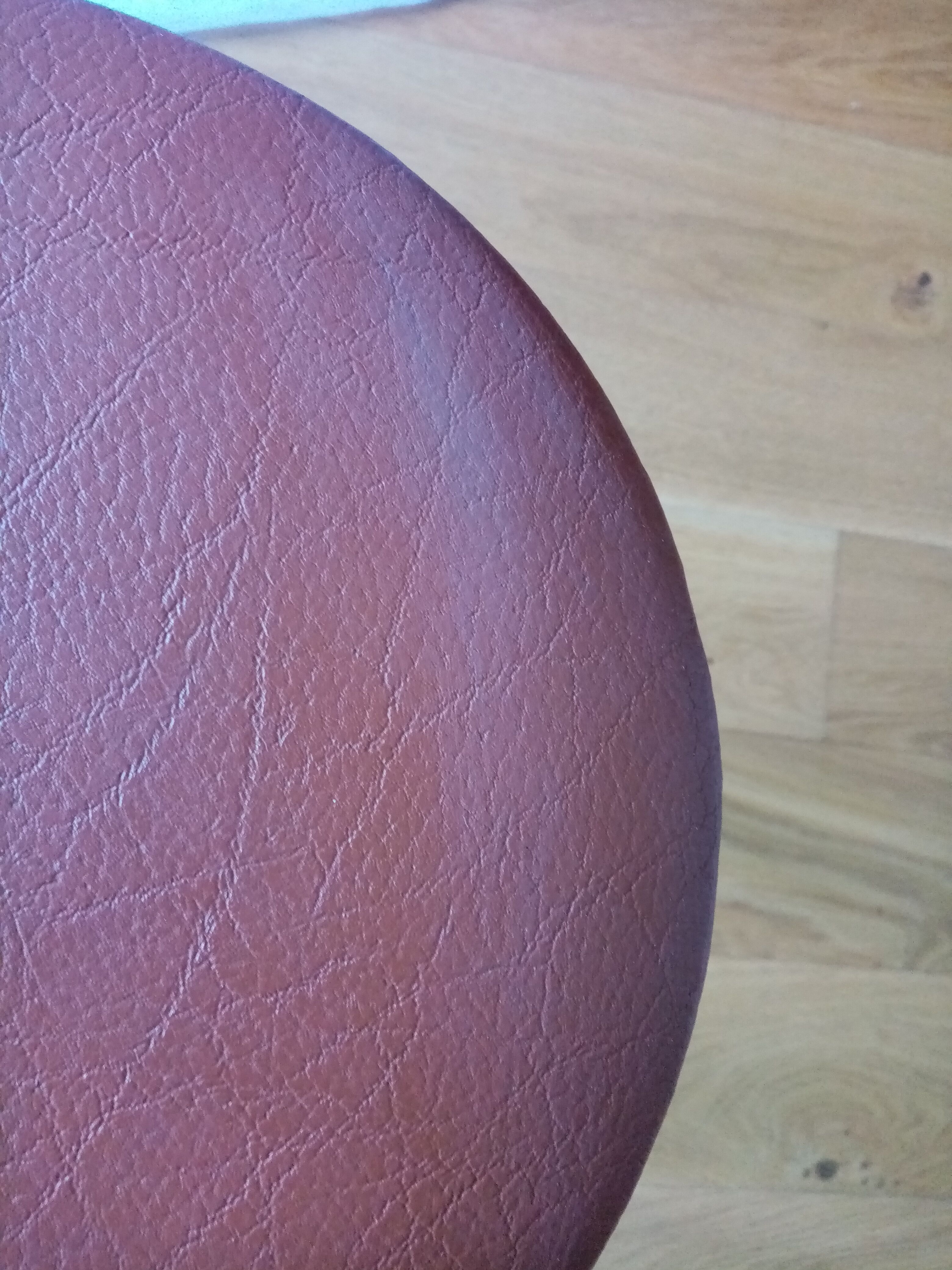 Tabouret rond en métal chromé et skaï vinyle