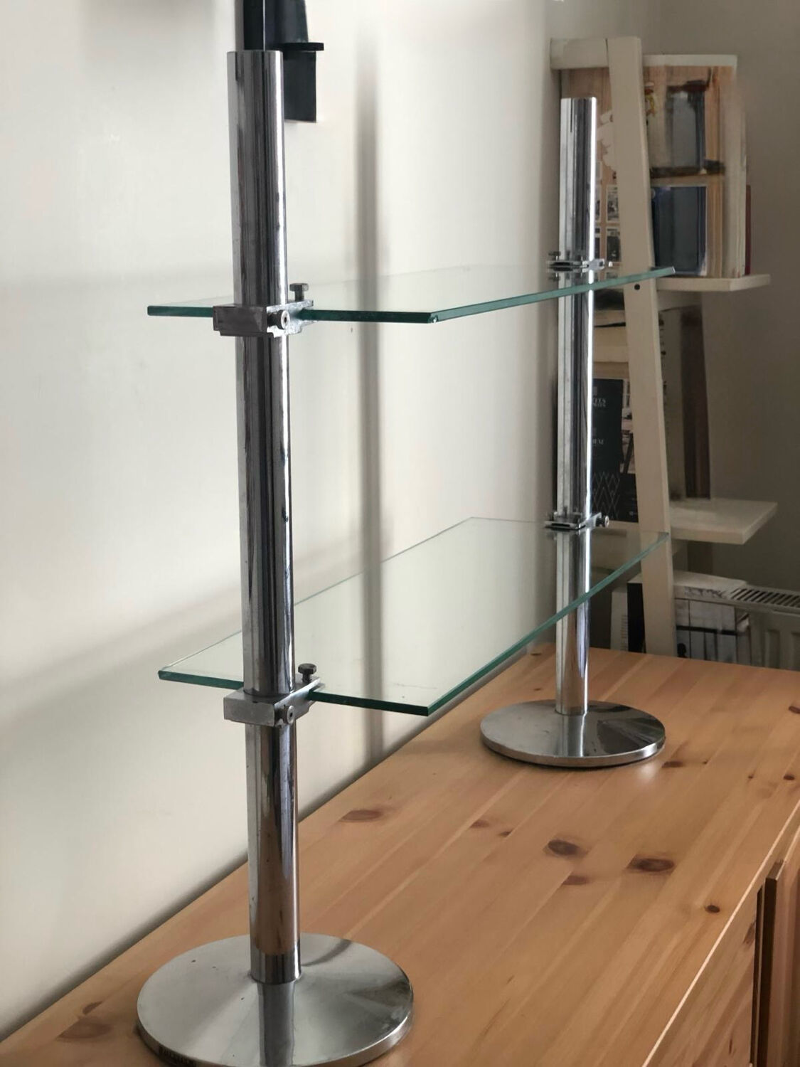 Vitrotub chrome metal shelf on legs