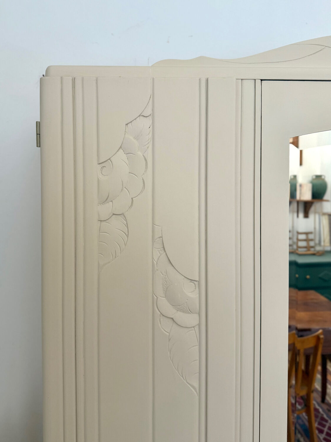 Armoire parisienne