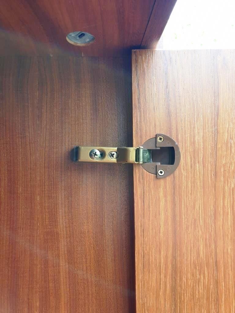 Scandinavian dressing cabinet with round mirror