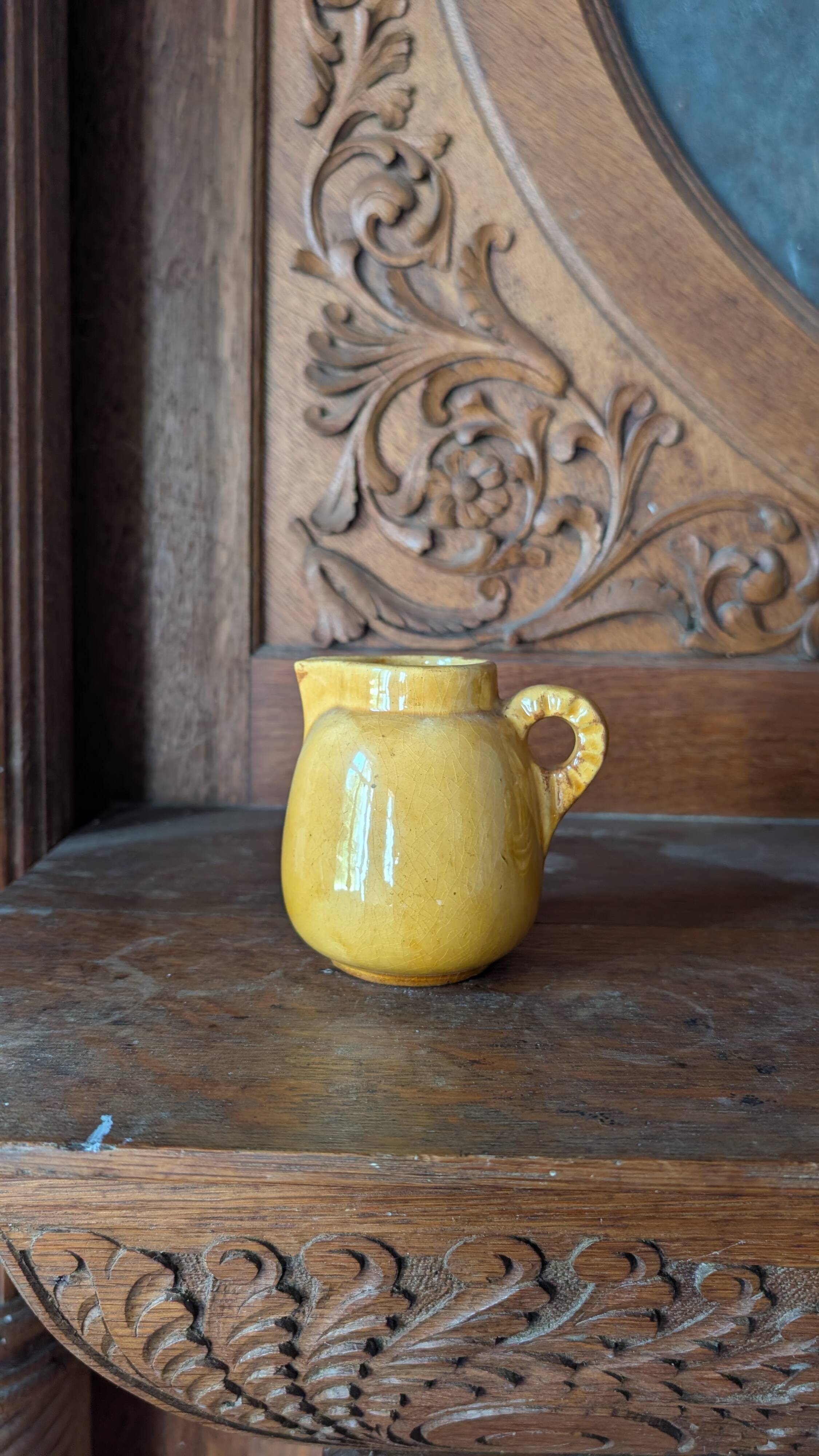 Ensemble de vaisselle vintage en grès émaillé jaune moutarde — 17 pièces