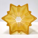 Vase Art Déco en verre jaune en forme d'étoile attribué à Pierre D'Avesn pour Daum