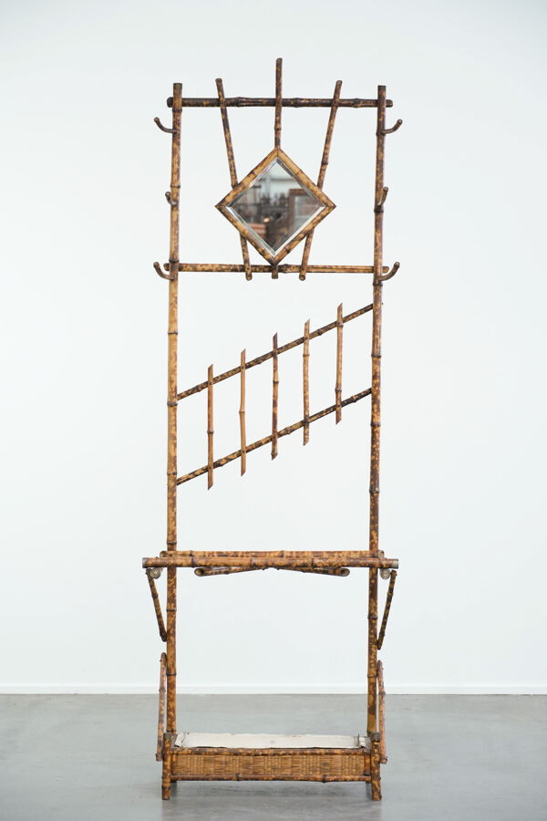 Porte-manteau ancien français en bambou, avec miroir et porte-parapluie.