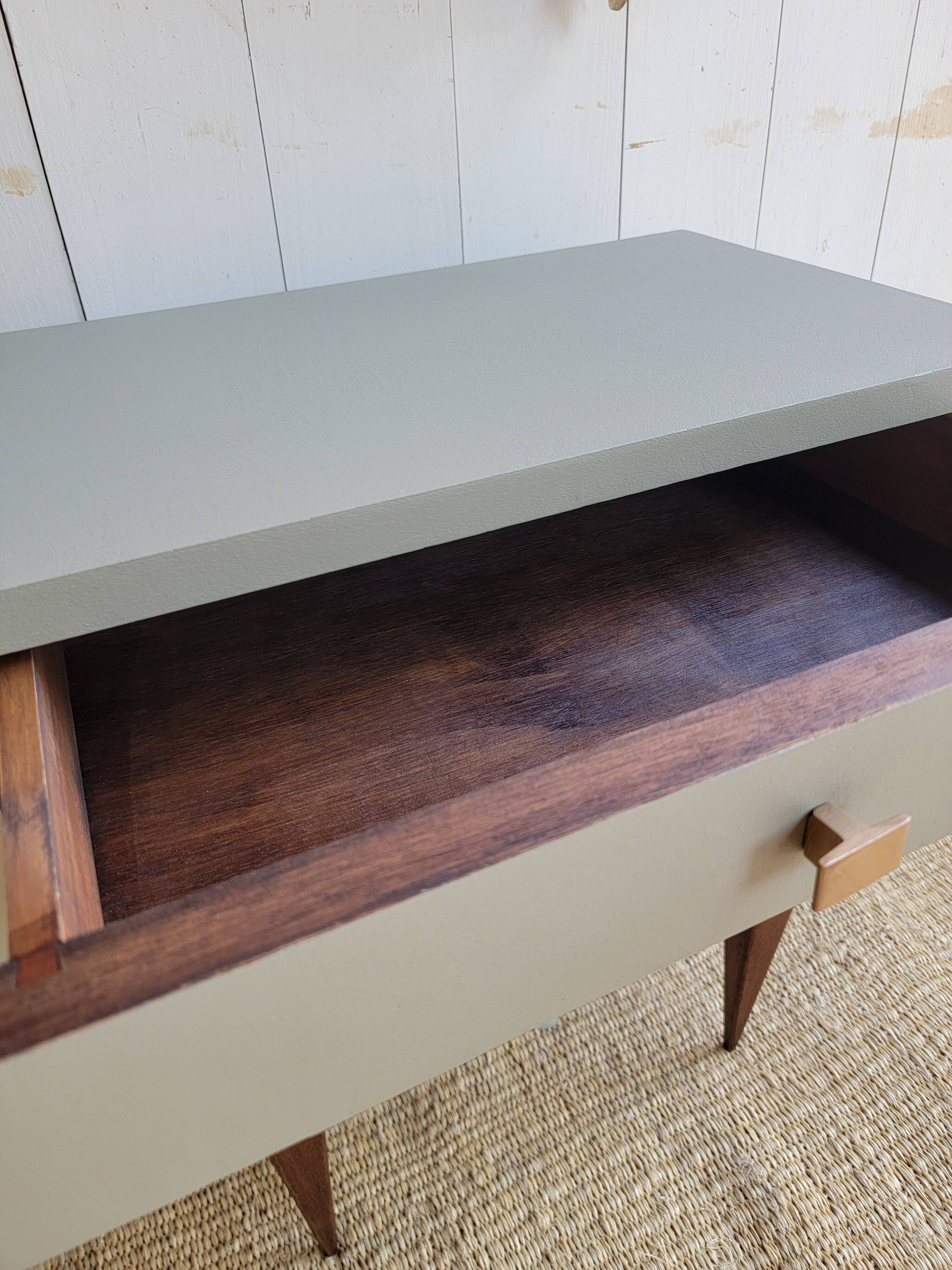 Table de chevet vintage rénovée