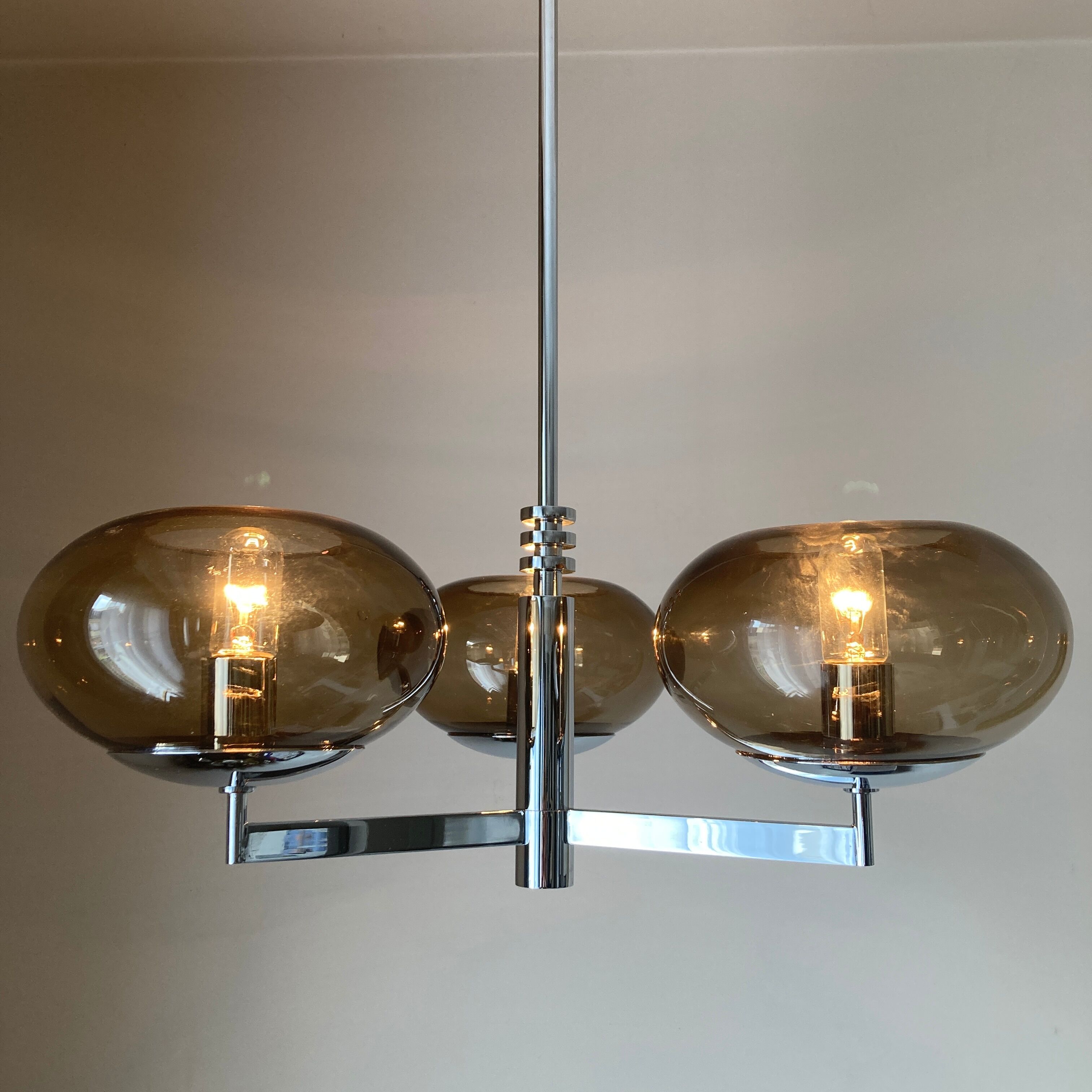 Chandelier Sciolari chrome and smoked glasses 3 lights. 1970