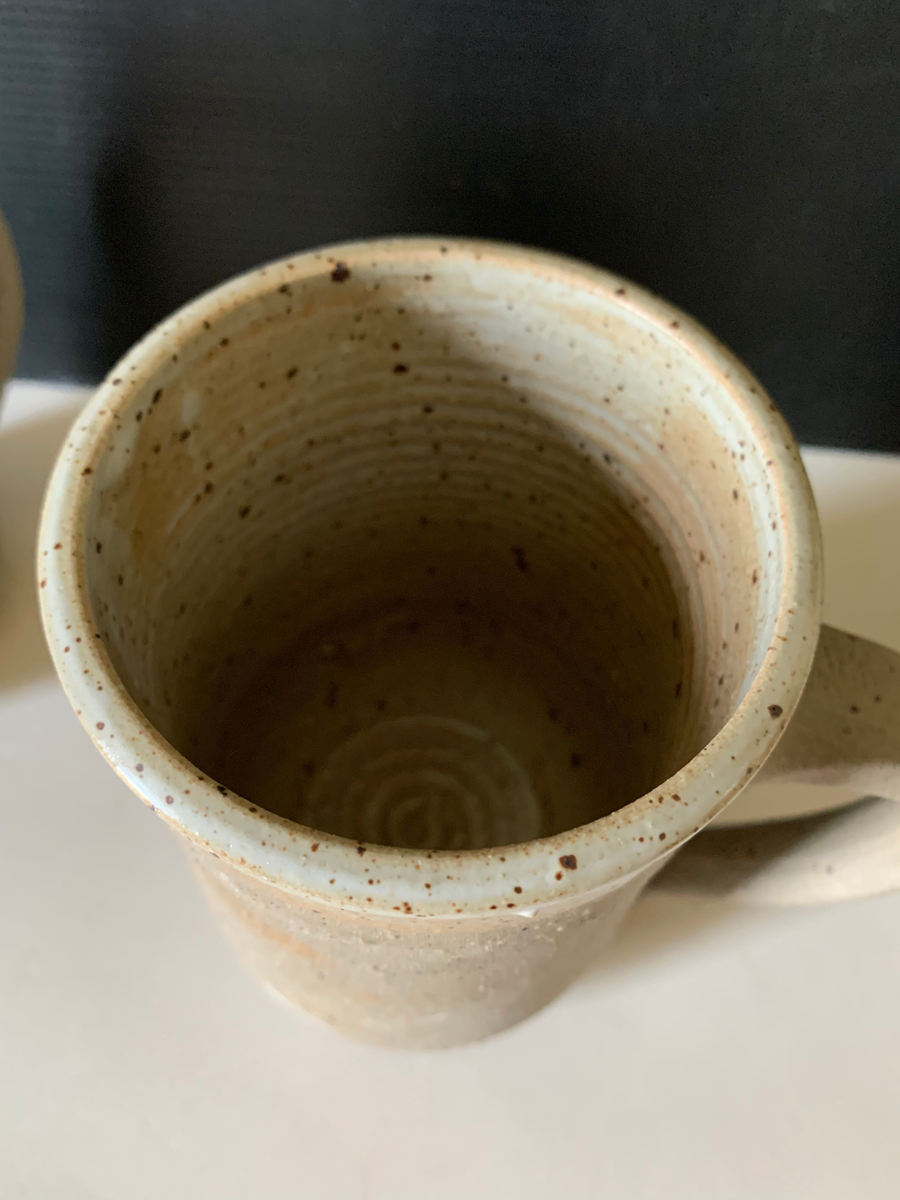 4 ceramic mugs
