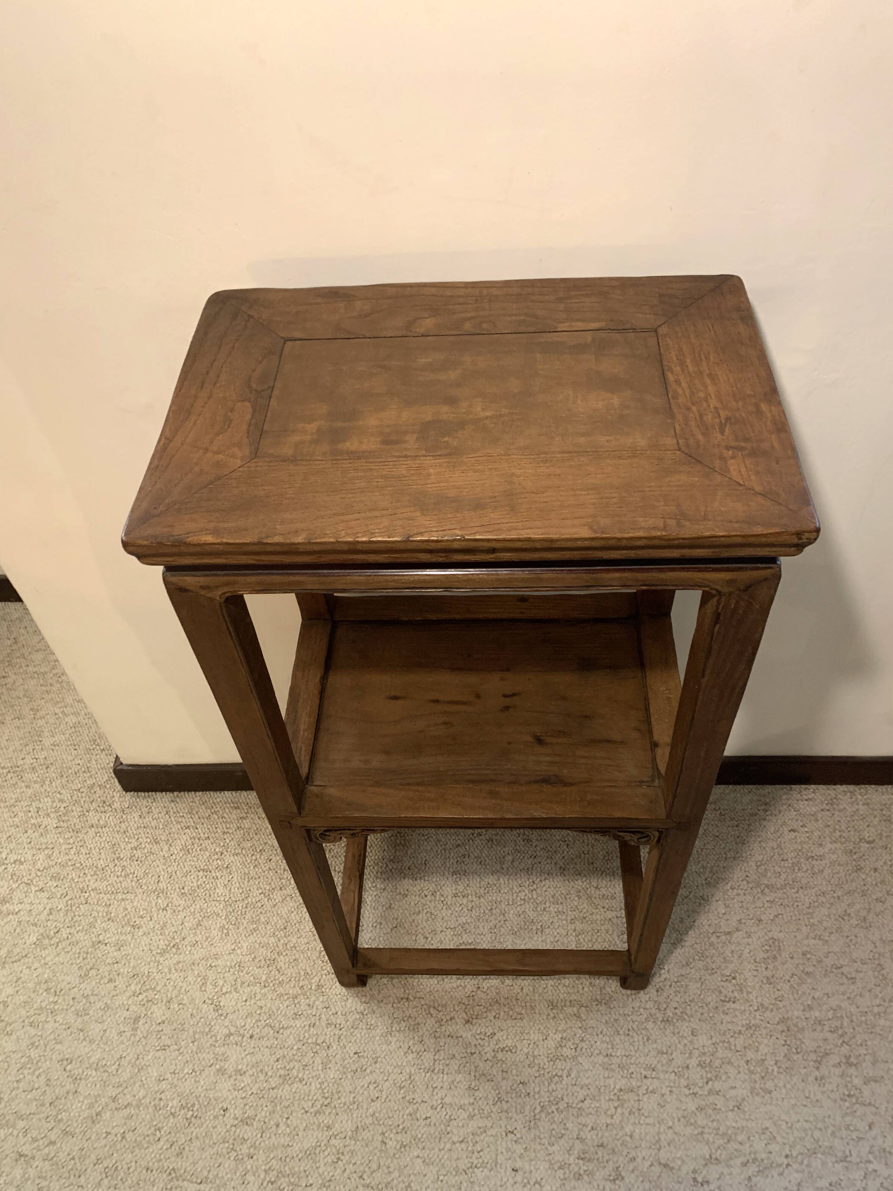 Chinese side table in Elm (Bedside or Tea stand), late 19th century.