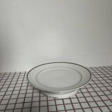 Presentation dish on foot