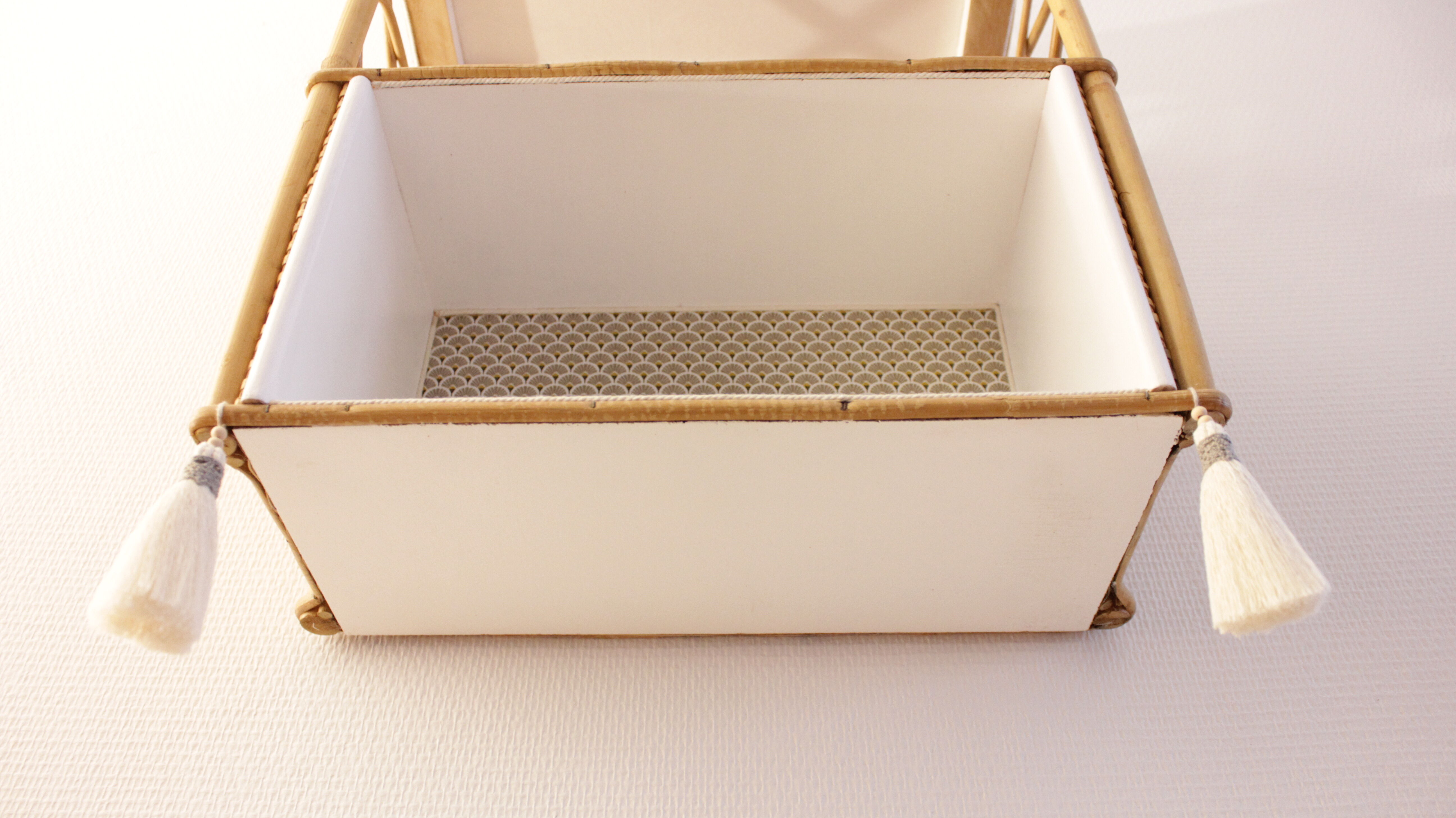 Rattan and bamboo shelf Years 60-70 revamped