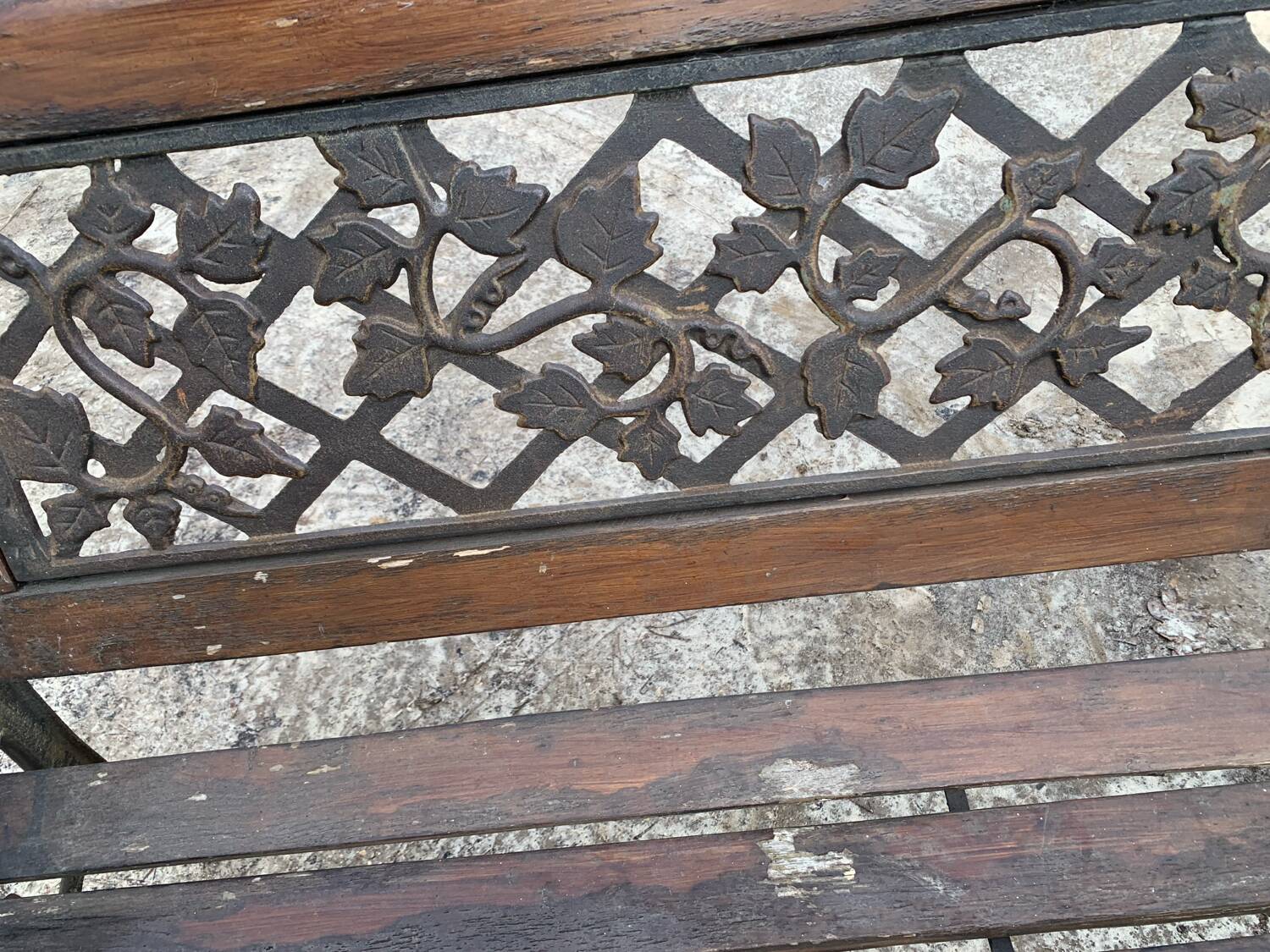 Garden bench in wood and cast iron from the 80s