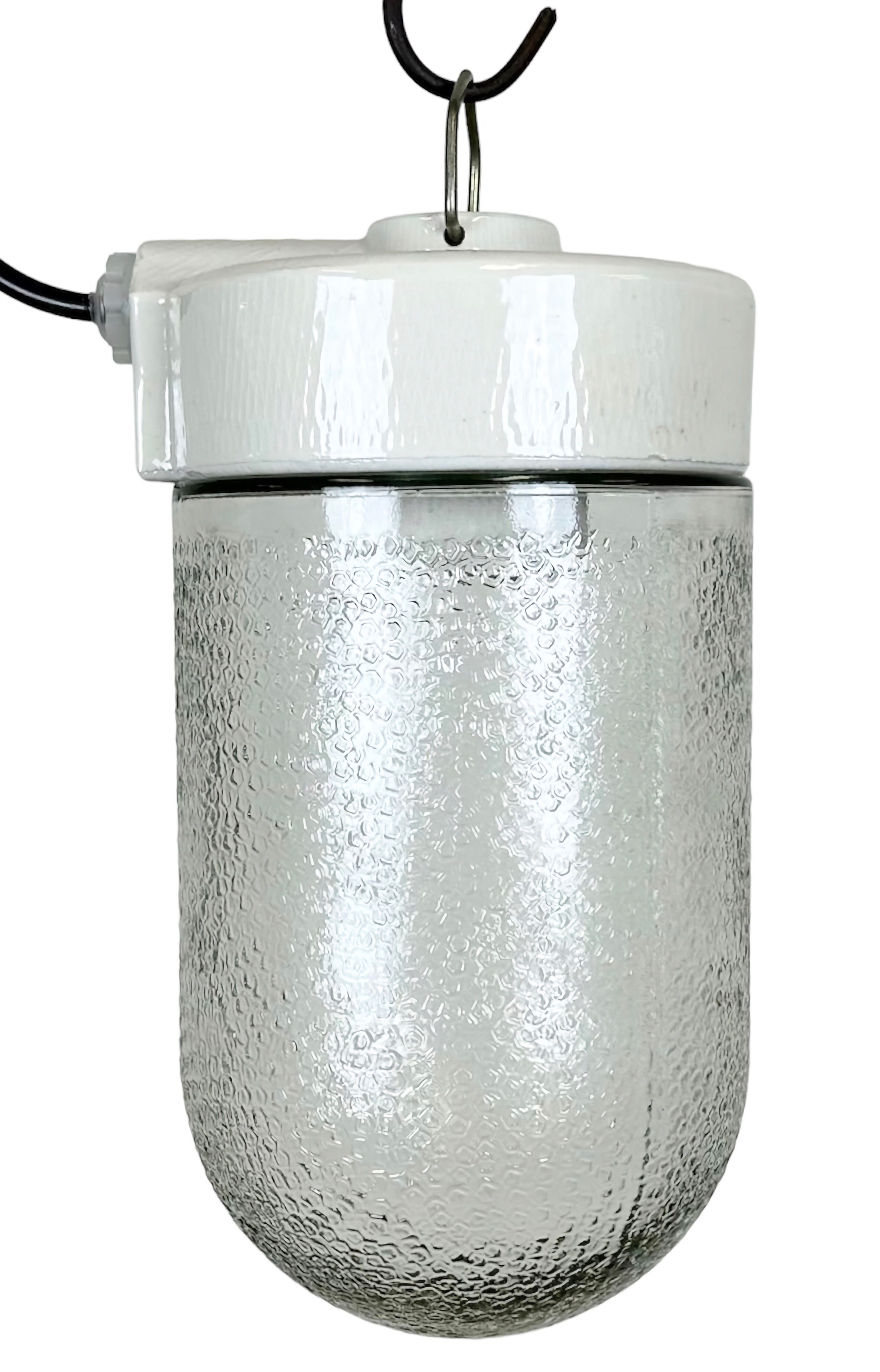 Suspension en porcelaine blanche vintage avec verre dépoli, années 1970