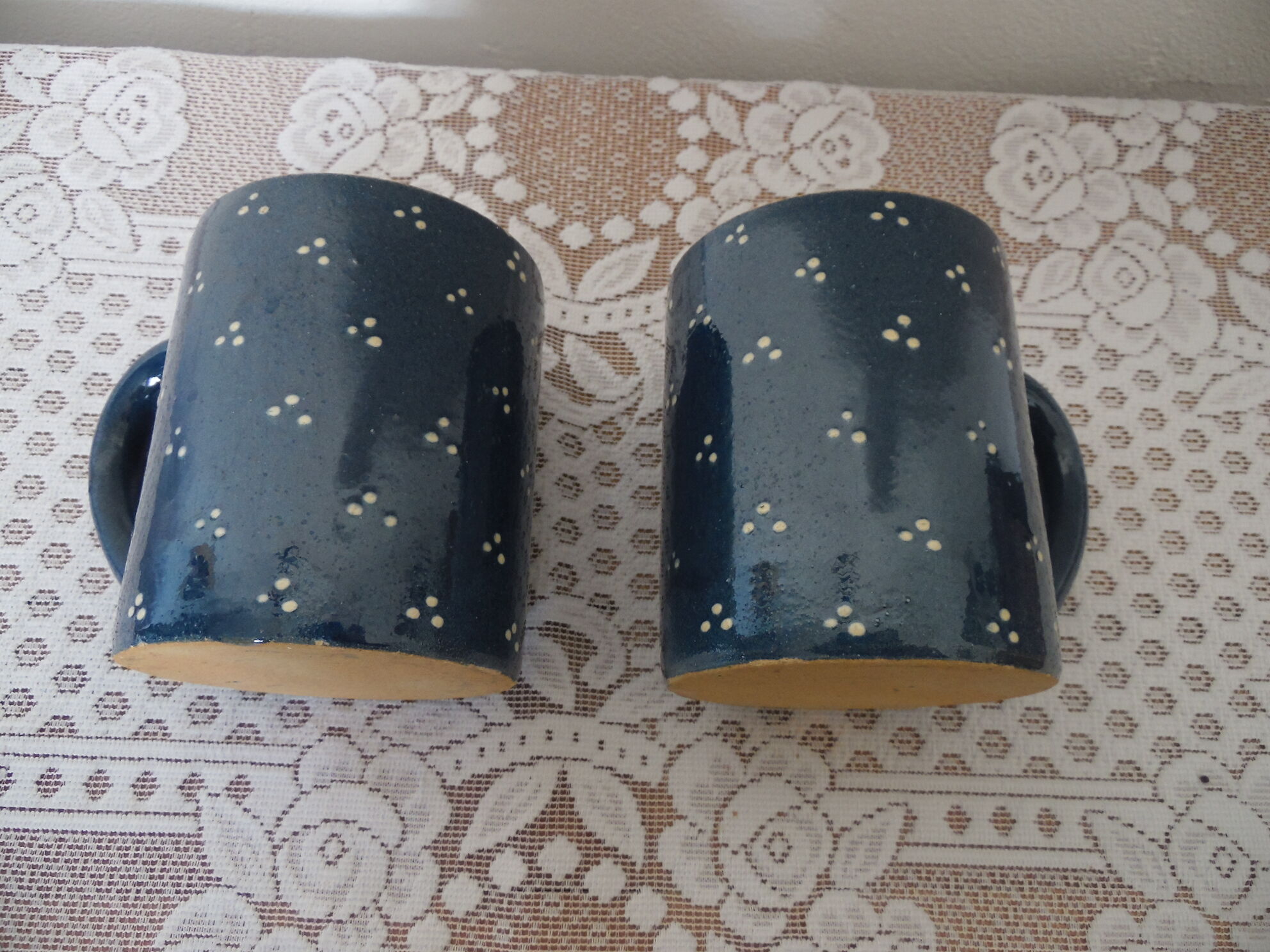 Duo of large mugs gres blue pea white