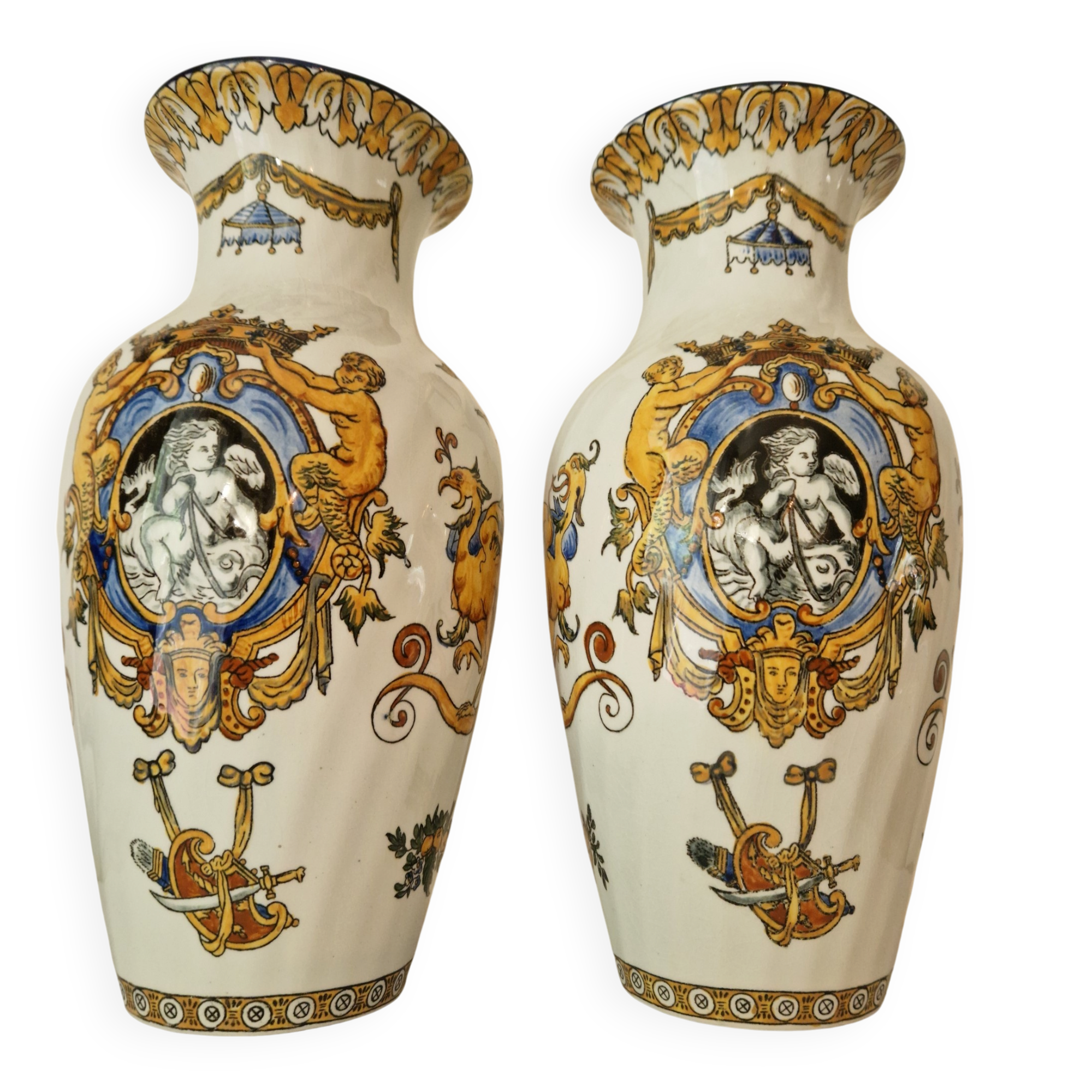 Paire de vases Renaissance en faïence de GIEN –début XXe siècle