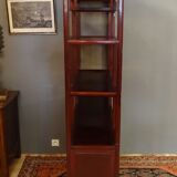 Low sideboard surmounted by bibus shelves in red lacquered wood, China XXth, 120 x 195 cm