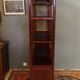 Low sideboard surmounted by bibus shelves in red lacquered wood, China XXth, 120 x 195 cm