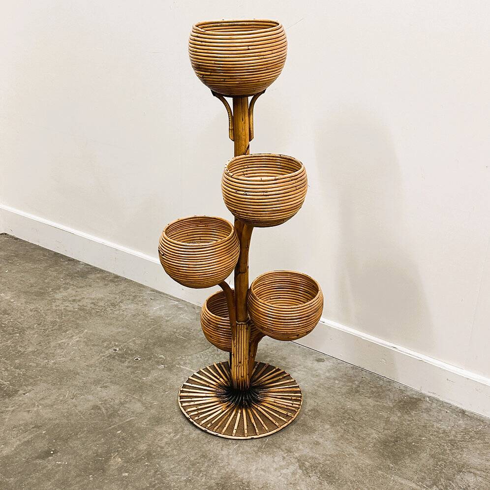 Support à plantes italien en bambou à plusieurs niveaux des années 1960, avec cinq coupes sculpturales.