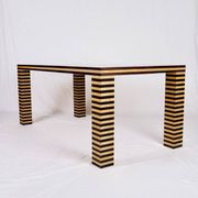 Table à manger en bois style Memphis, Italie