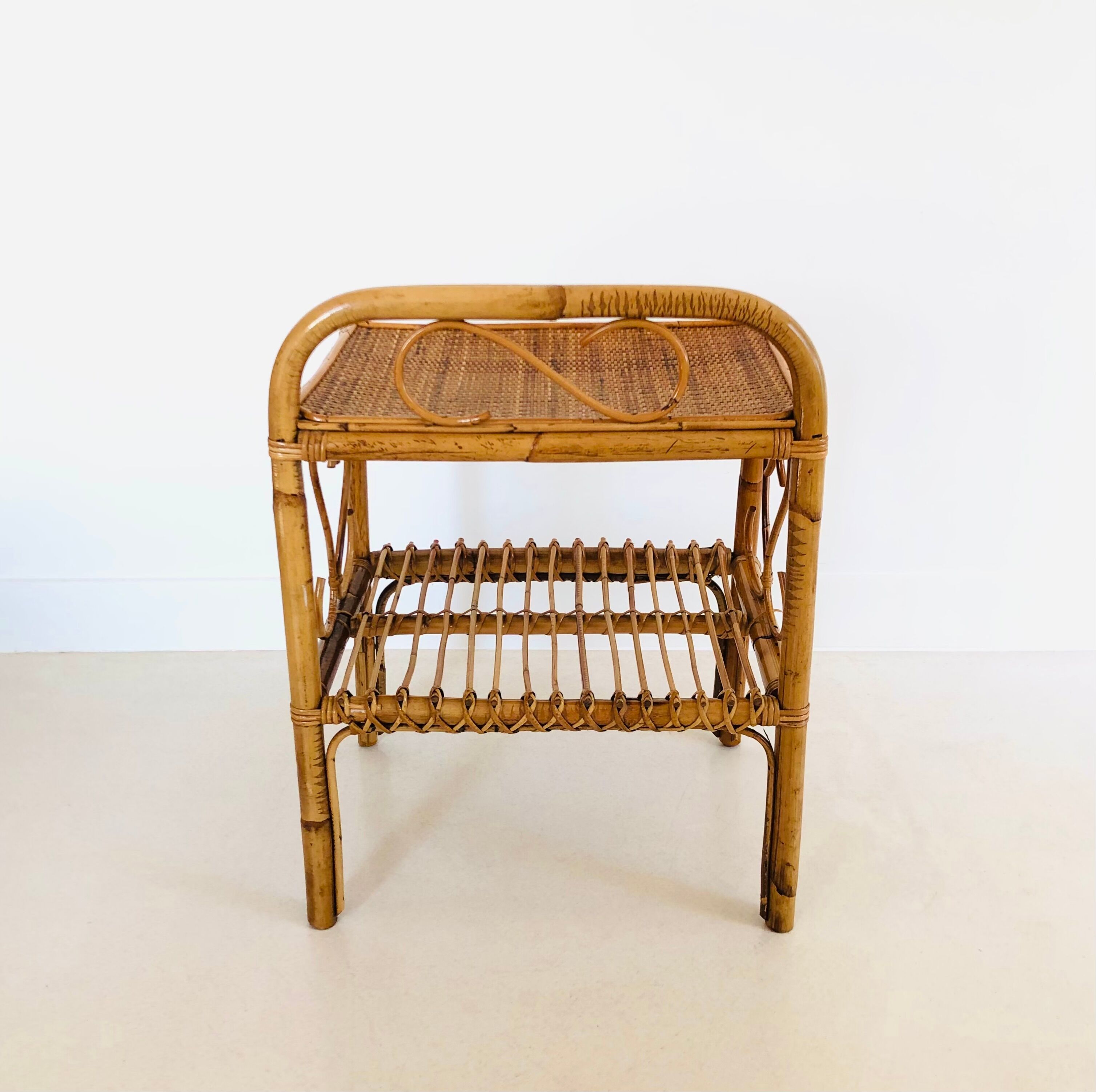 Table d'appoint en rotin, Italie années 60