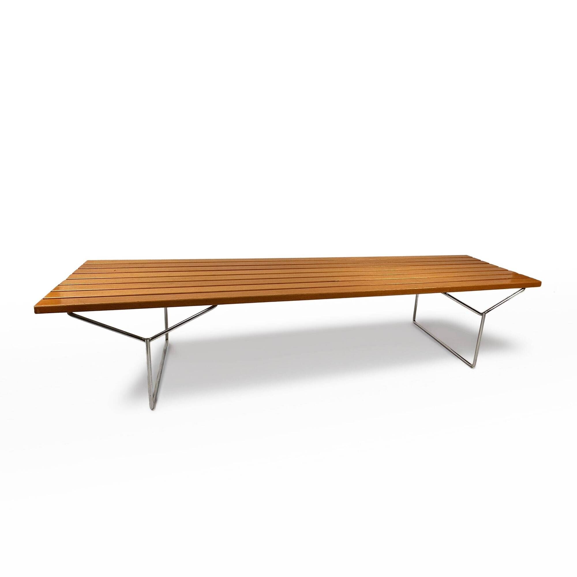 Banc Harry Bertoia pour Knoll en métal chromé et lattes en bois massif, années 60