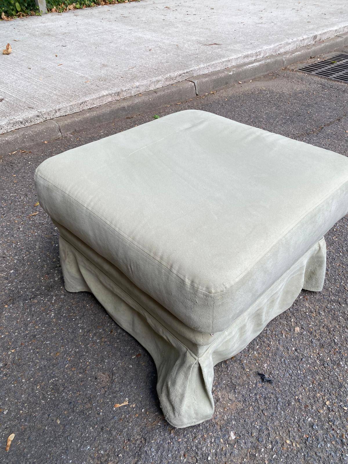 Pouf repose-pieds DUVIVIER vert d'eau grand modèle juponné 1990
