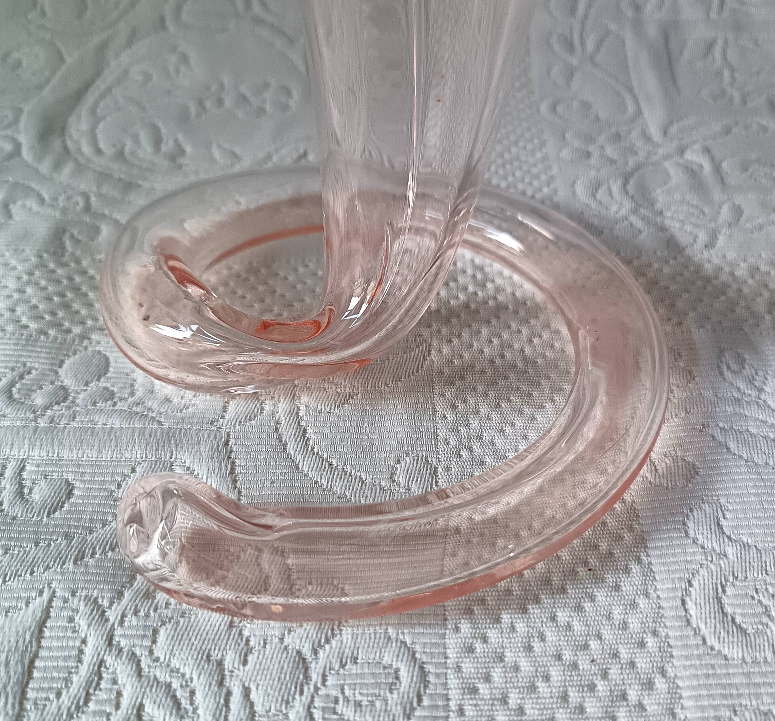 Pretty trumpet vase, in blown pink glass
