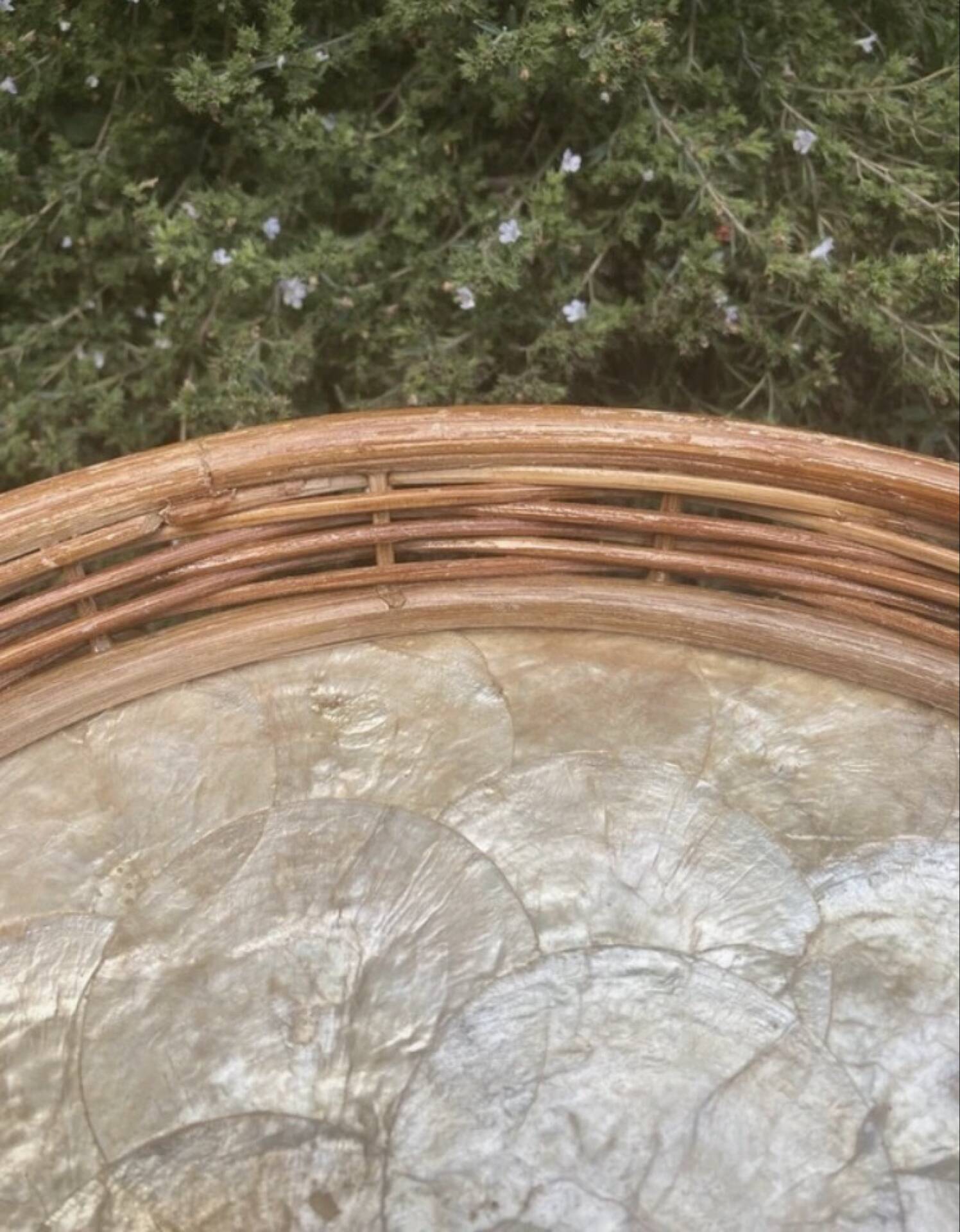 Mother-of-pearl plate