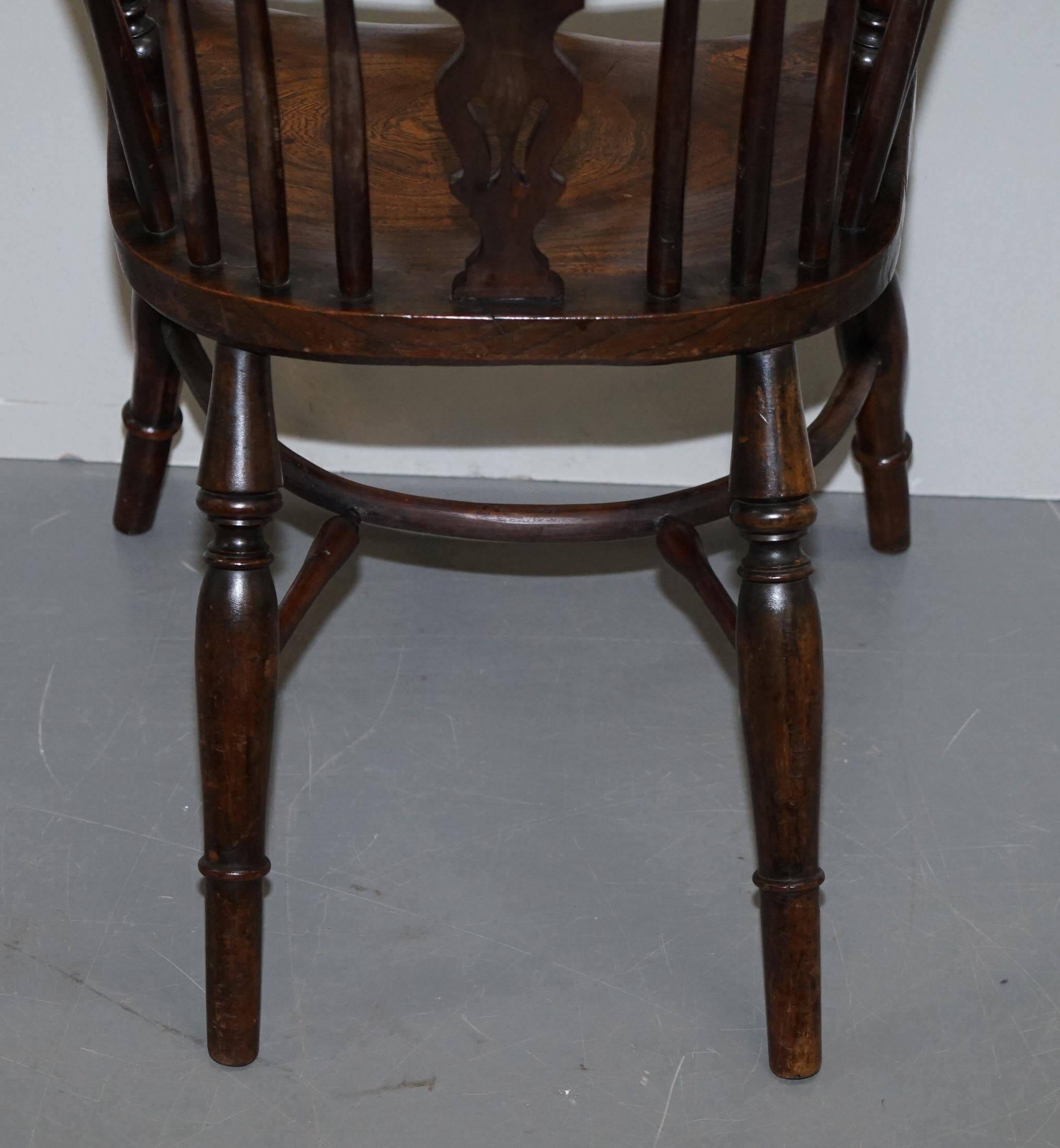 Windsor chair in solid elm circa 1860 - English furniture