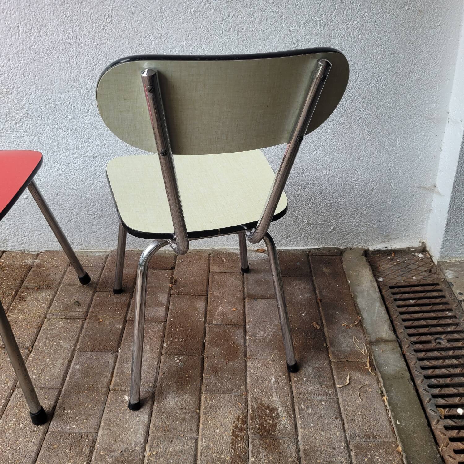 5 Red and Pale Green Formica Chairs – Vintage Retro