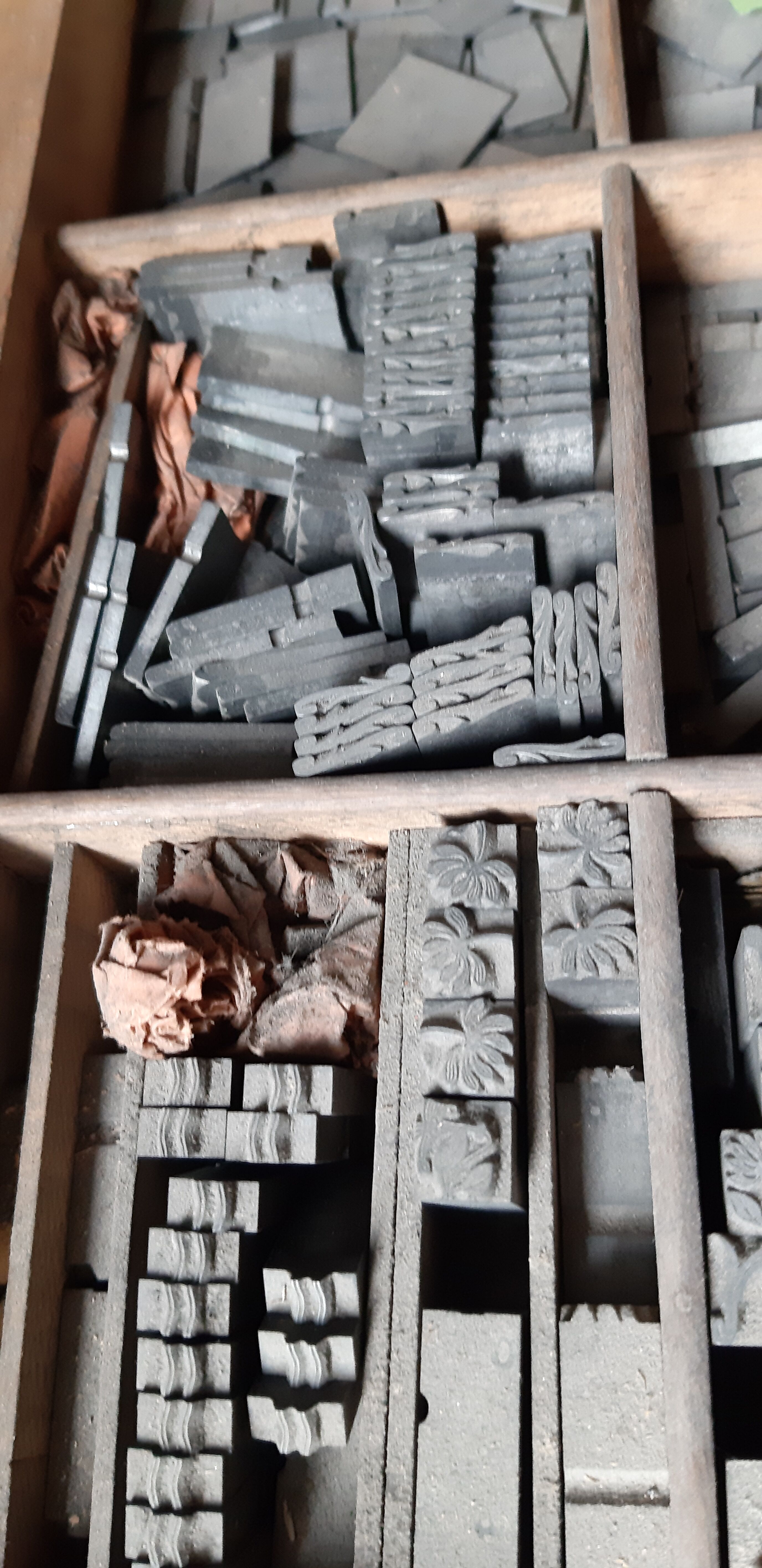 Printing cabinet 16 drawers with these lead letters