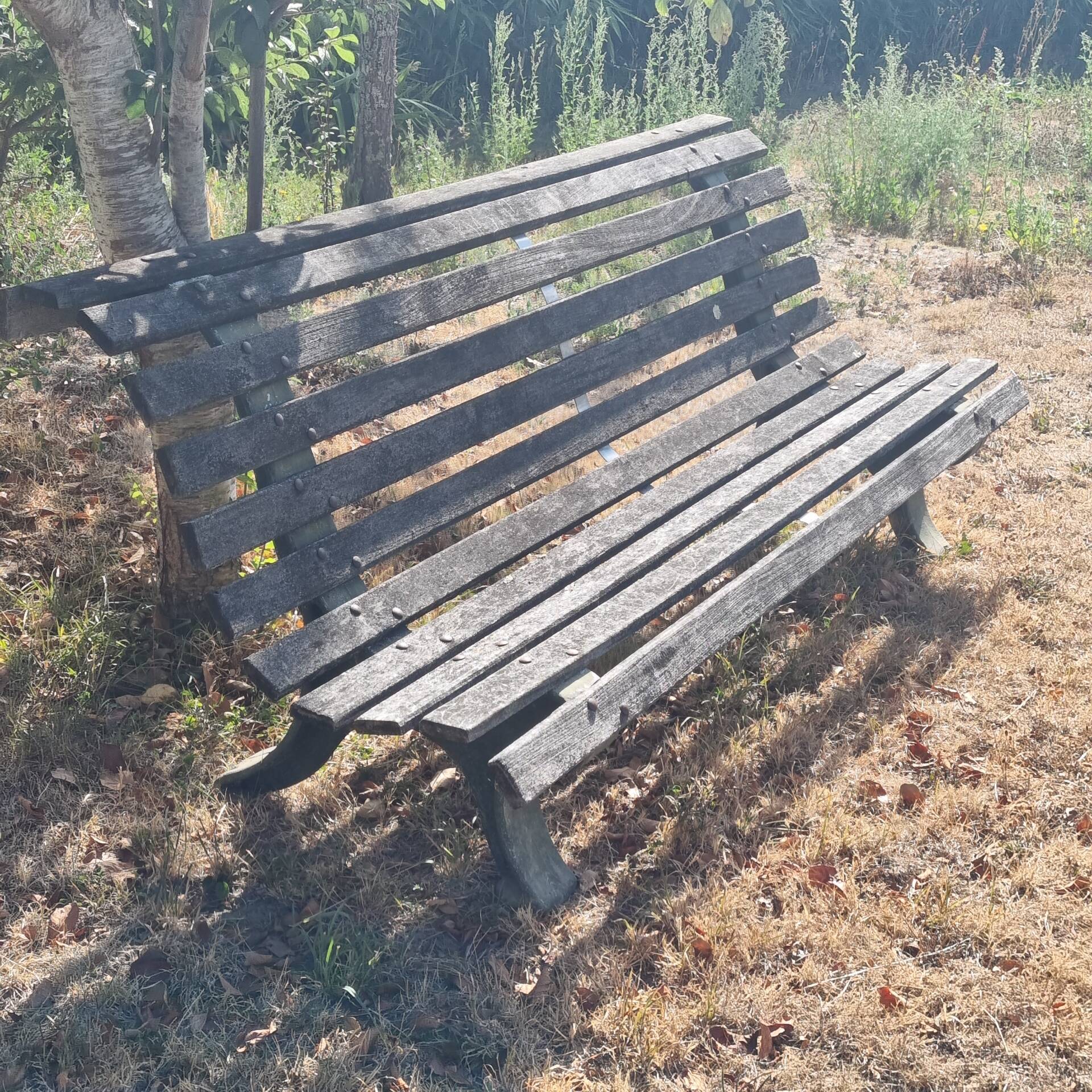 Banc fonte et bois, ancien banc public