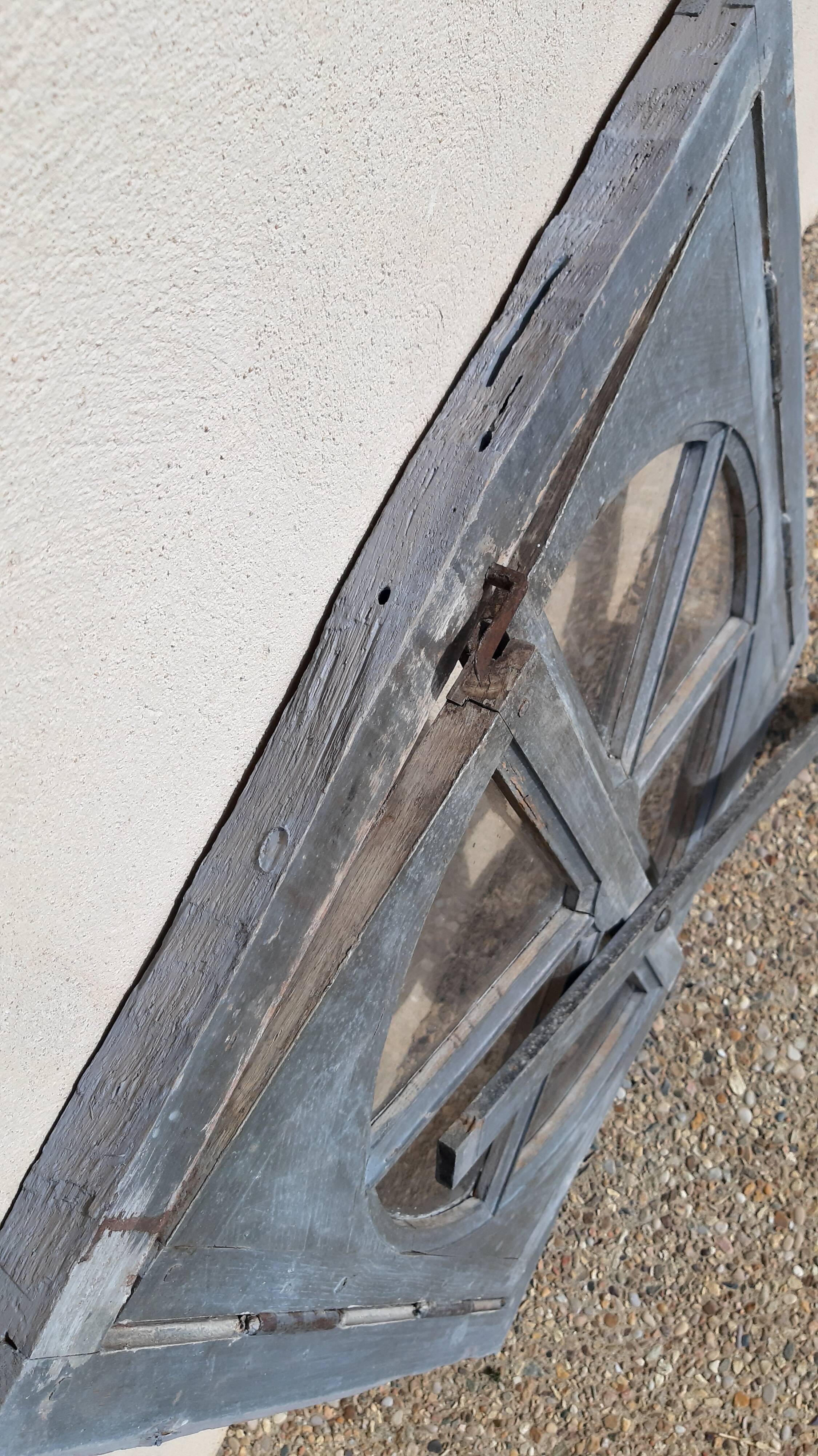 Vintage round ox eye window