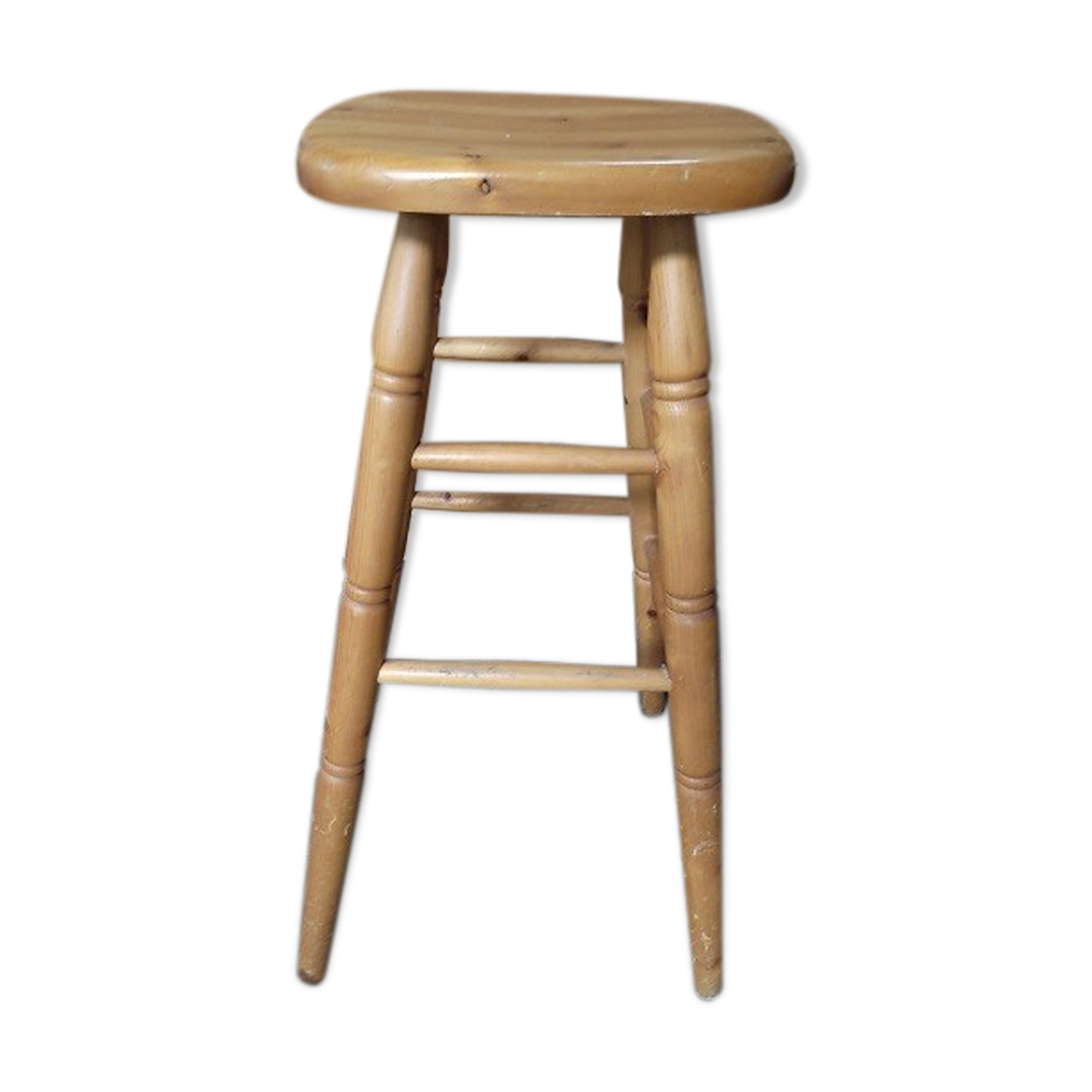 Top bar stool in patinated wooden square seat