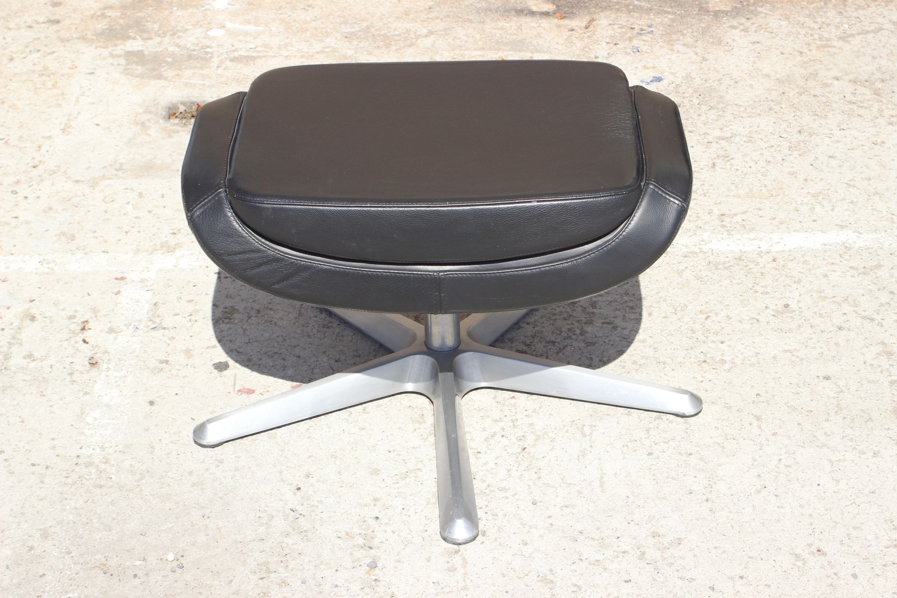 Ottoman Vintage in Leather and Aluminium, 1970s