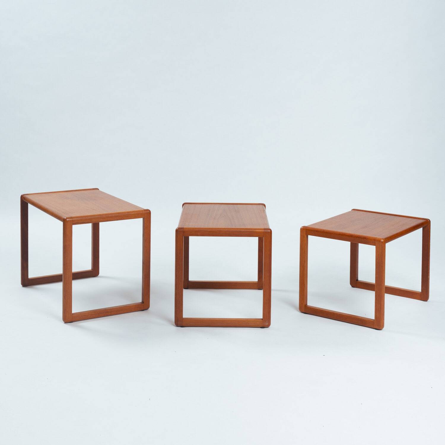 set of 3 nesting Teak tables, danish design, 1970s