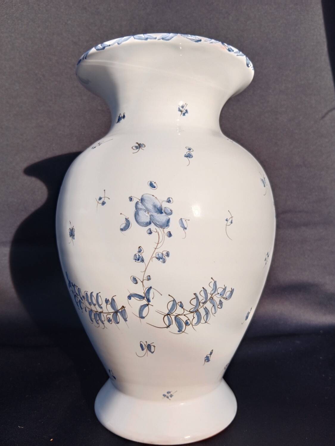 Moustiers vase