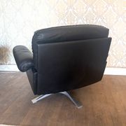 Set of 2 leather swivel lounge chairs De Sede DS-31