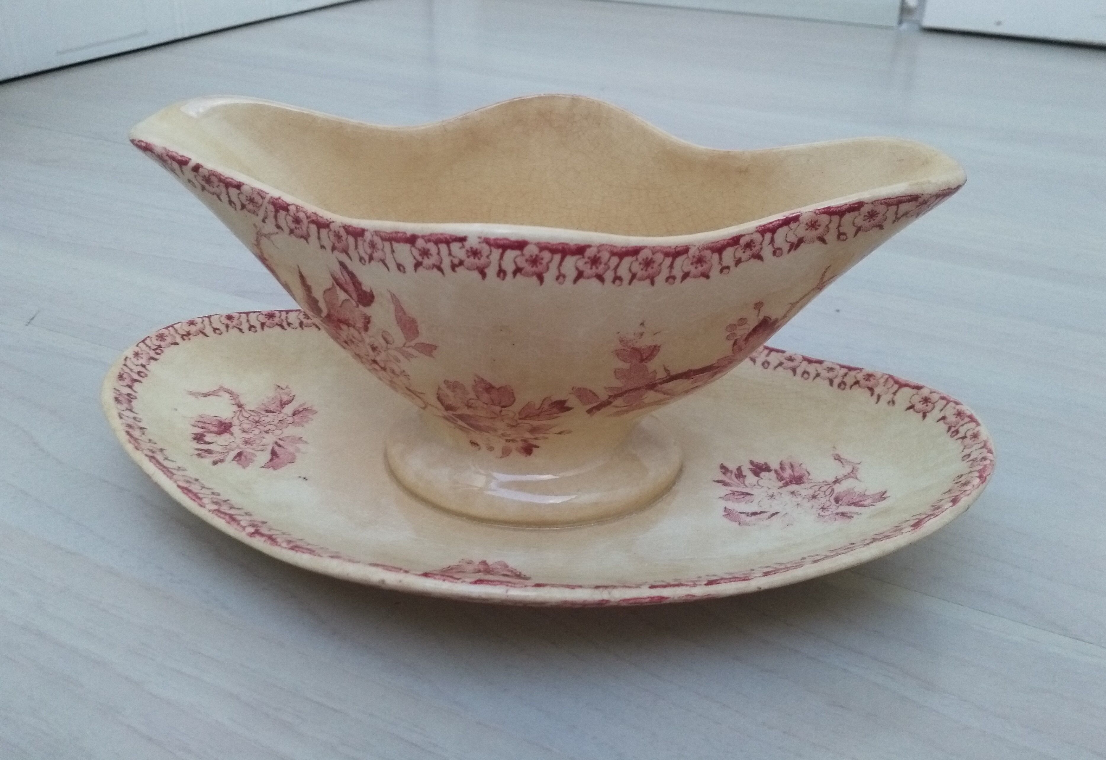 Saucière in iron earth of Gien model Pink hawthorn