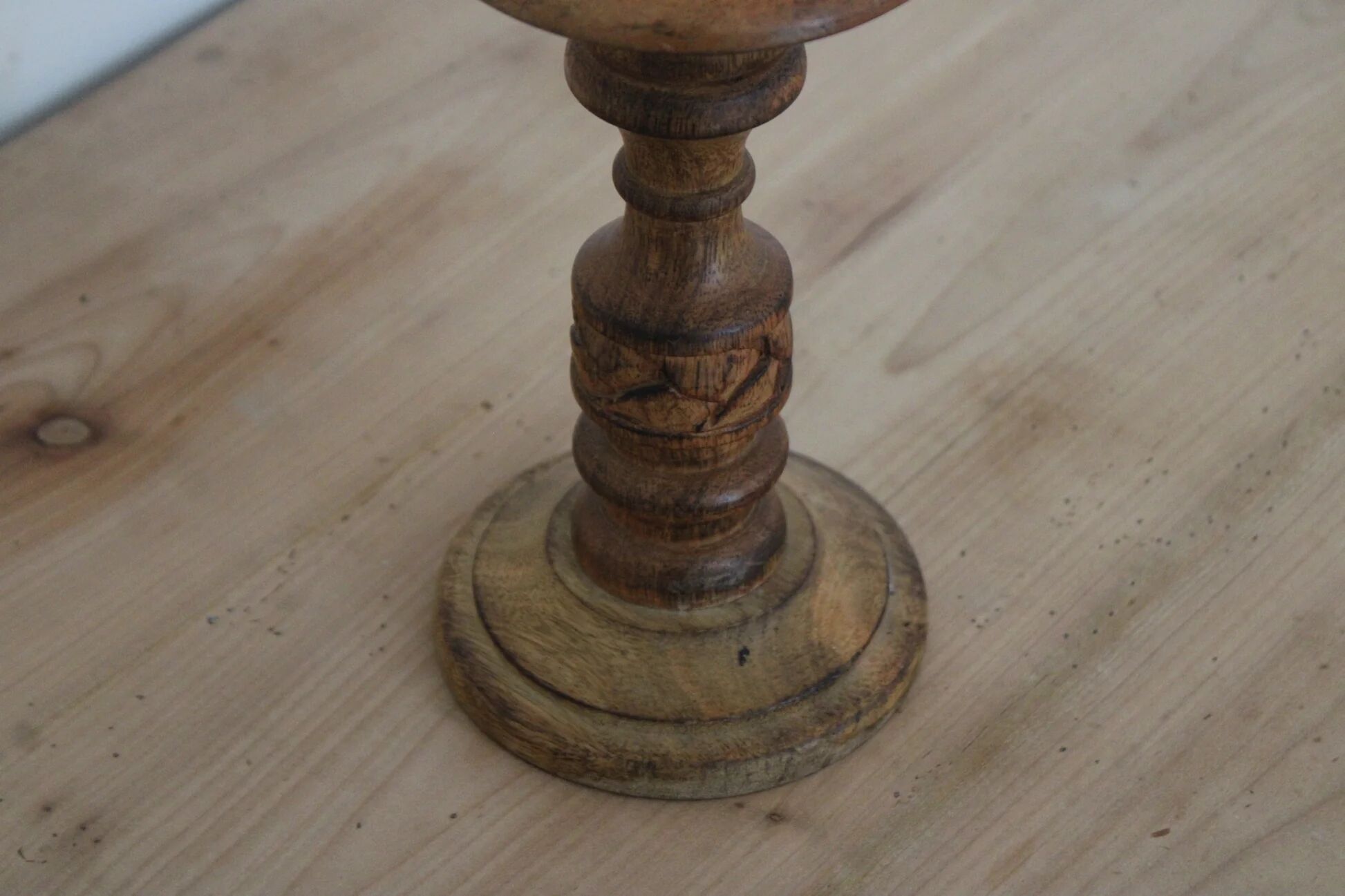 Turned and carved wooden candlestick with foliage decoration – H 20 cm