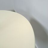 Ronde creme eettafel met geribbelde poot