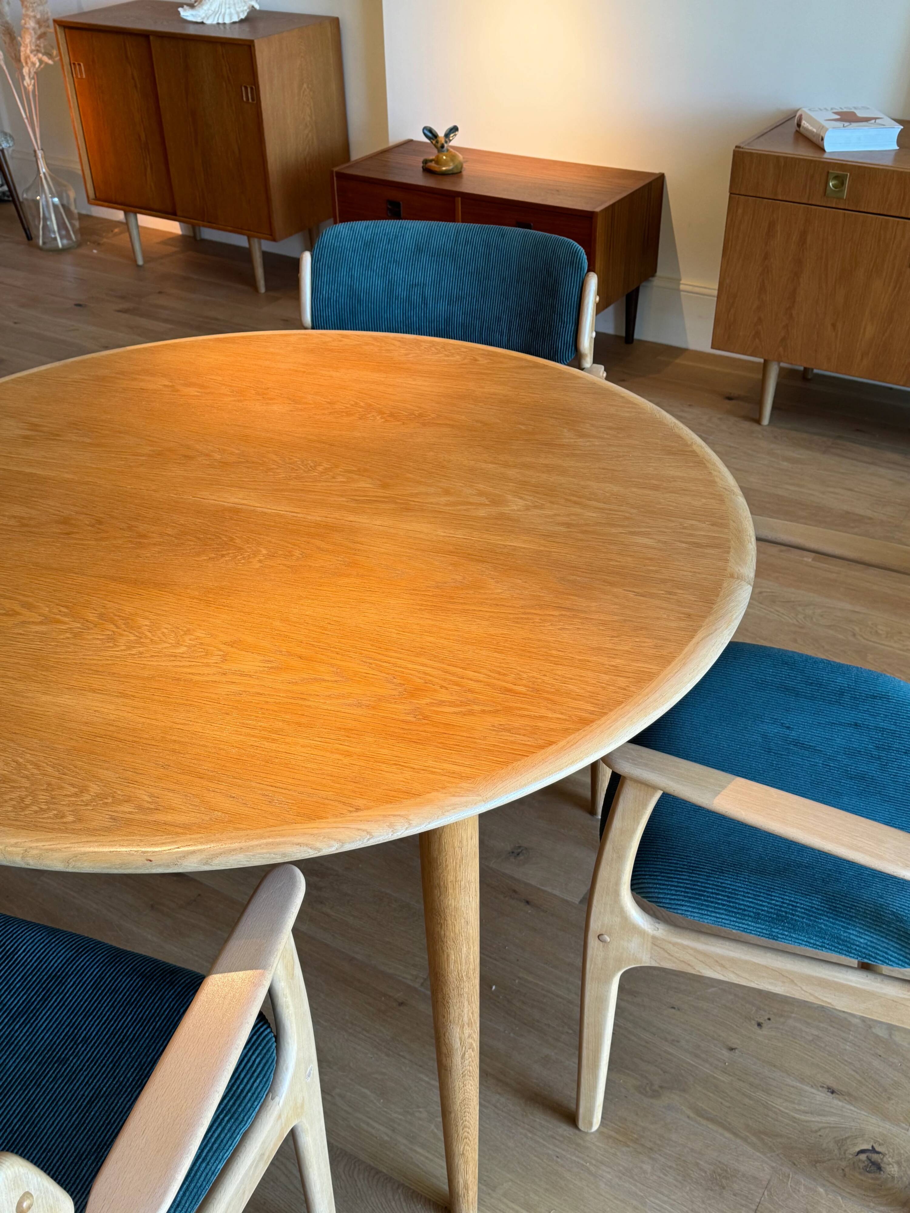 Table de salle à manger ronde en chêne clair "Ella"