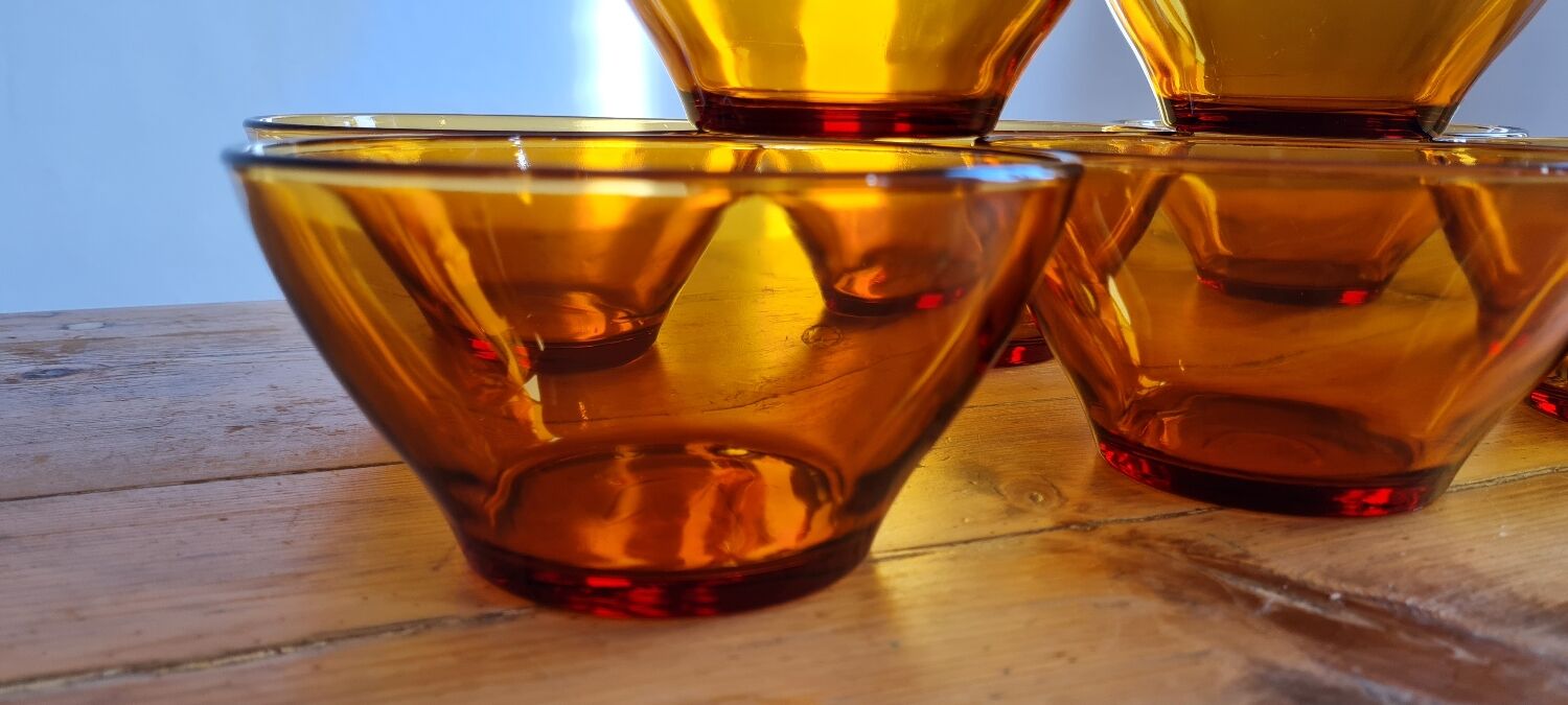 Set of 8 bowls in amber Duralex glass