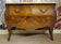 Commode galbée style Louis XV en marqueterie florale, plateau marbre