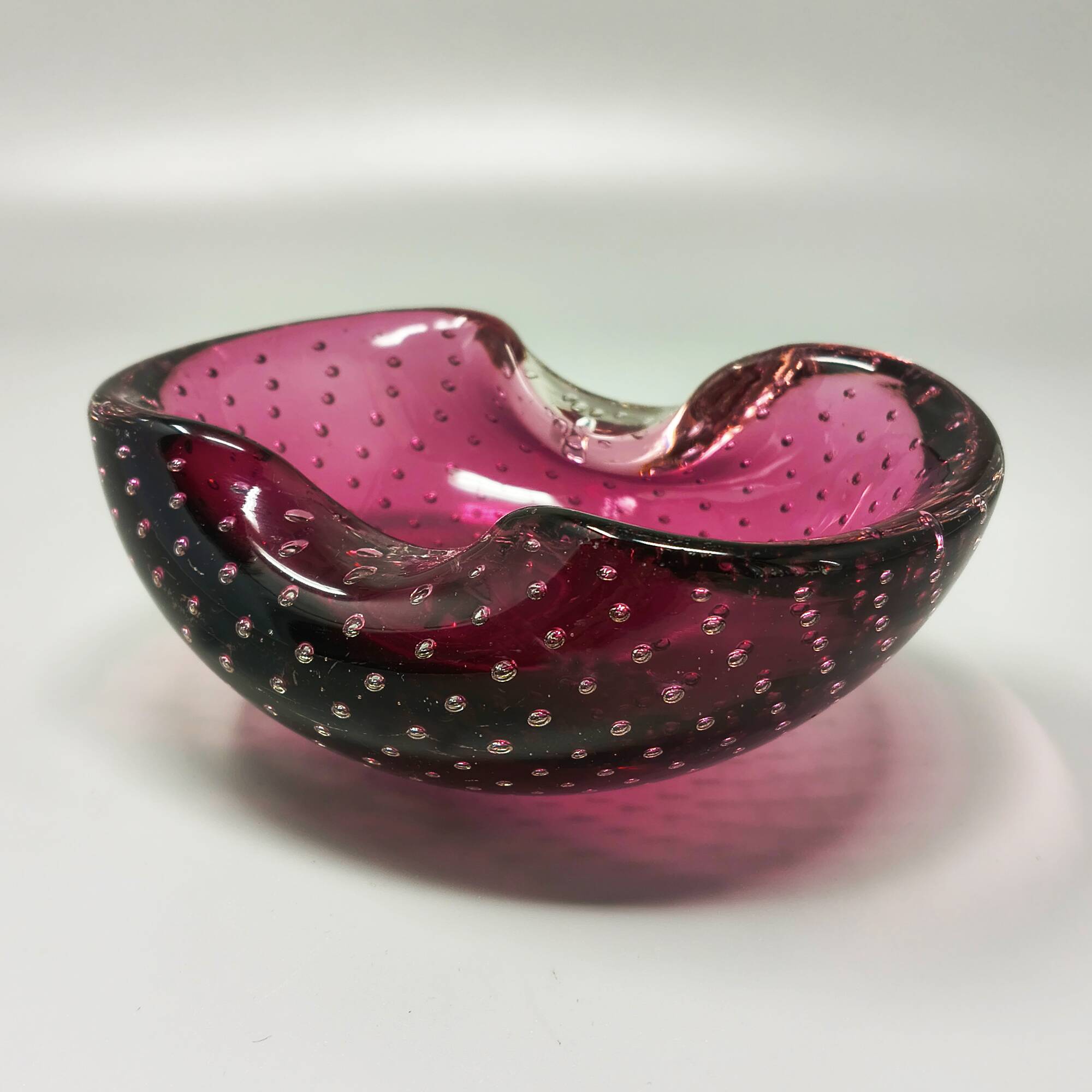 1960s mid-century pink ashtray or catchall in bullicante Murano glass by Flavio Poli